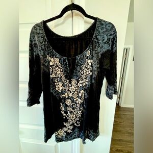 Half sleeve cotton black shirt with flower design down the front. Size M
